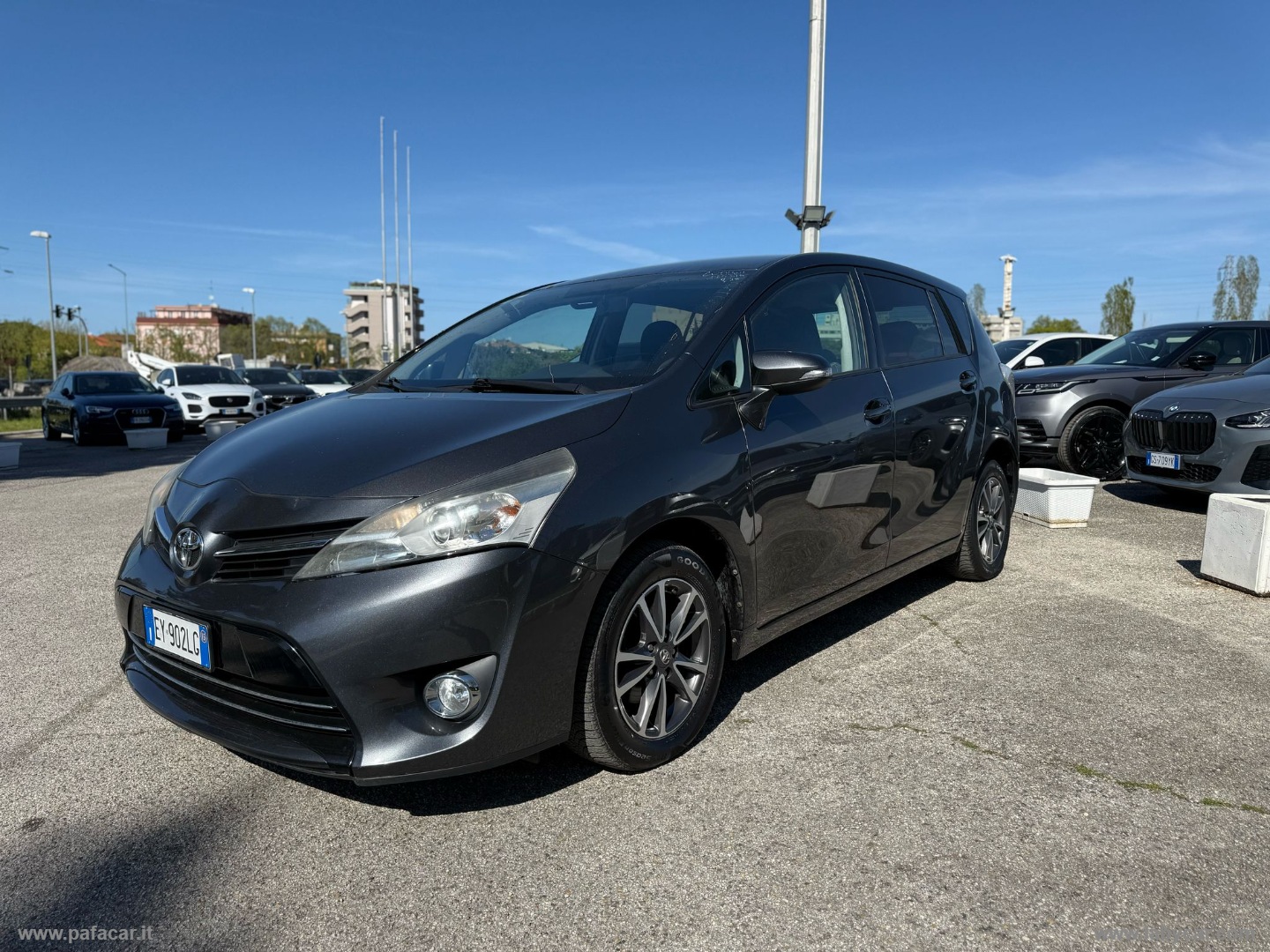 TOYOTA Verso