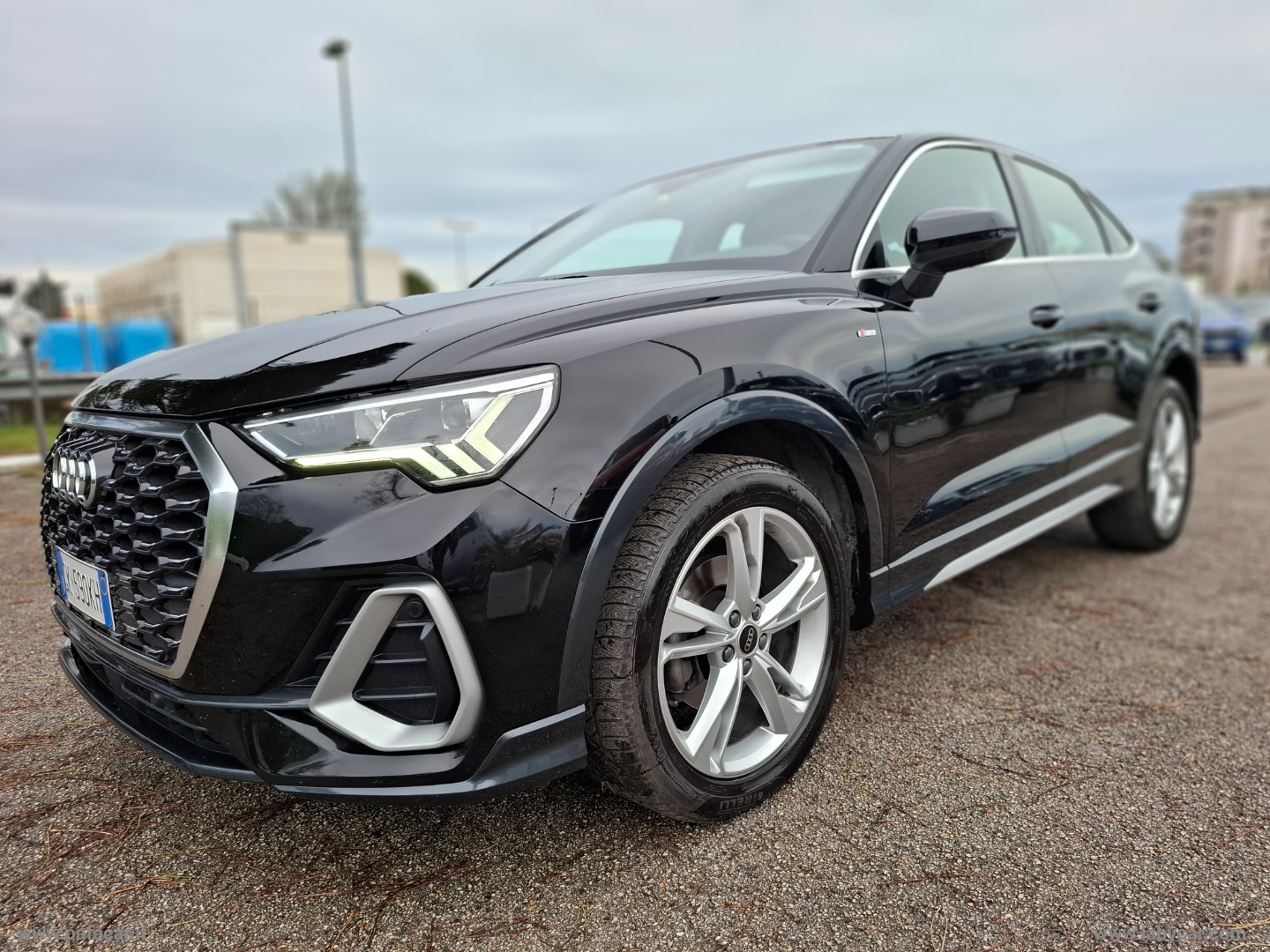 AUDI Q3