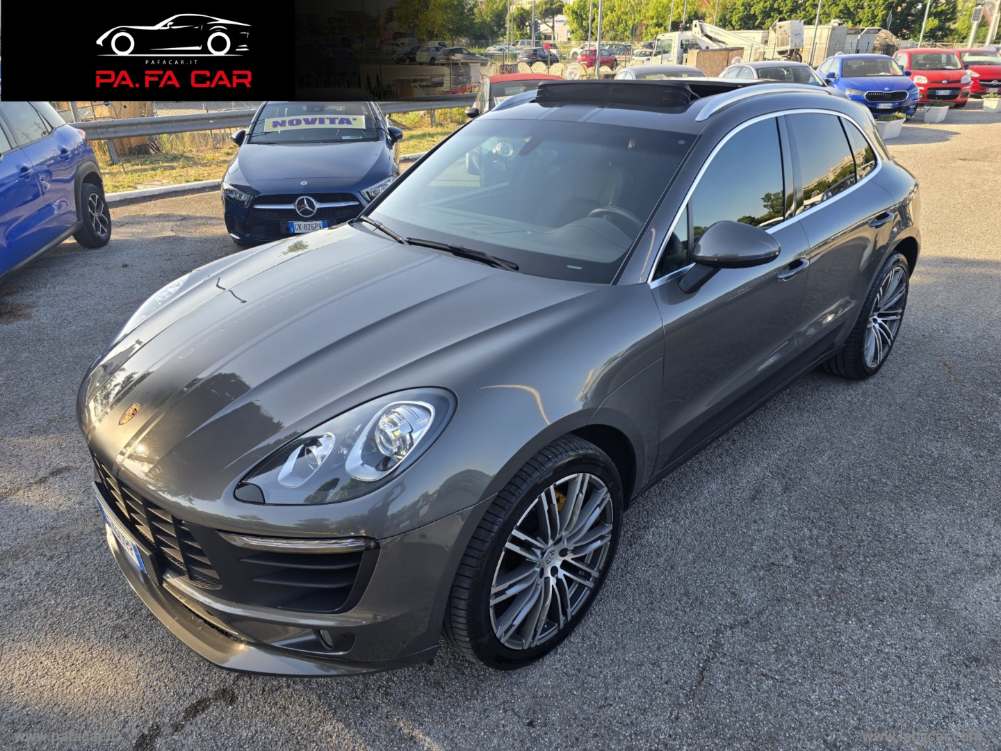 PORSCHE&nbsp;Macan