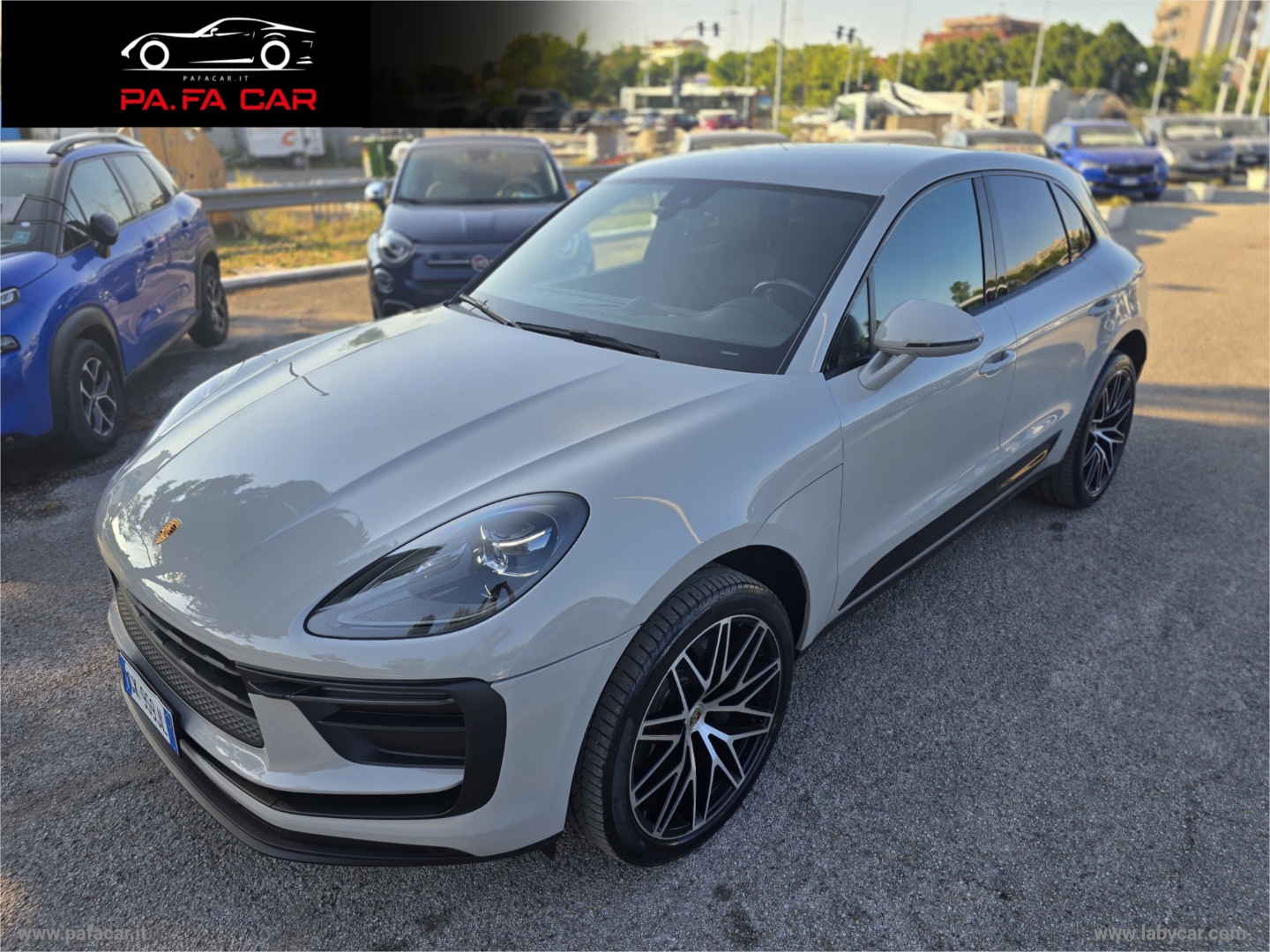 PORSCHE Macan