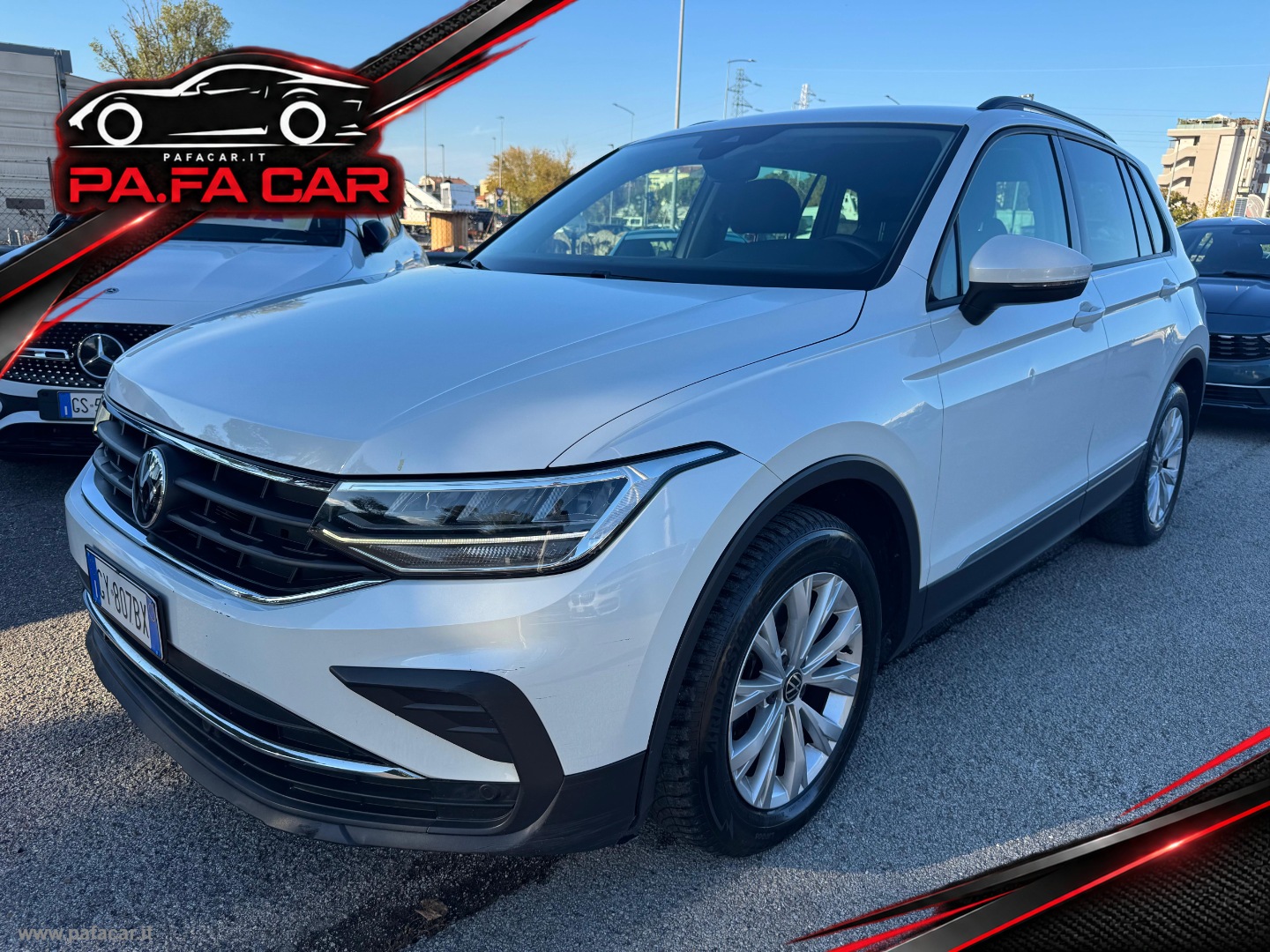 VOLKSWAGEN Tiguan