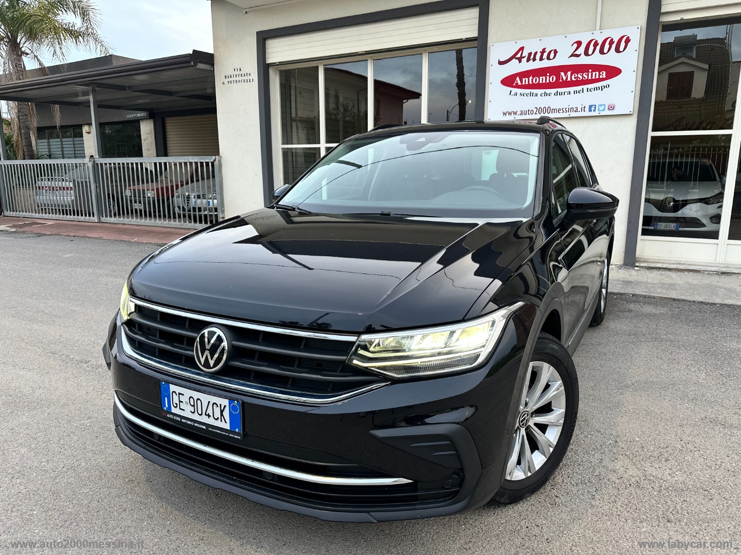 VOLKSWAGEN Tiguan
