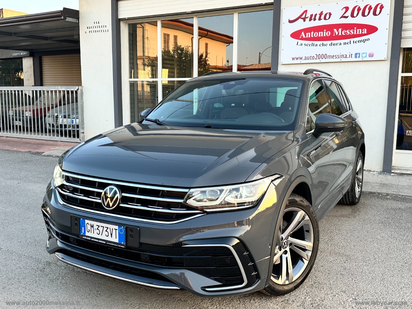 VOLKSWAGEN Tiguan