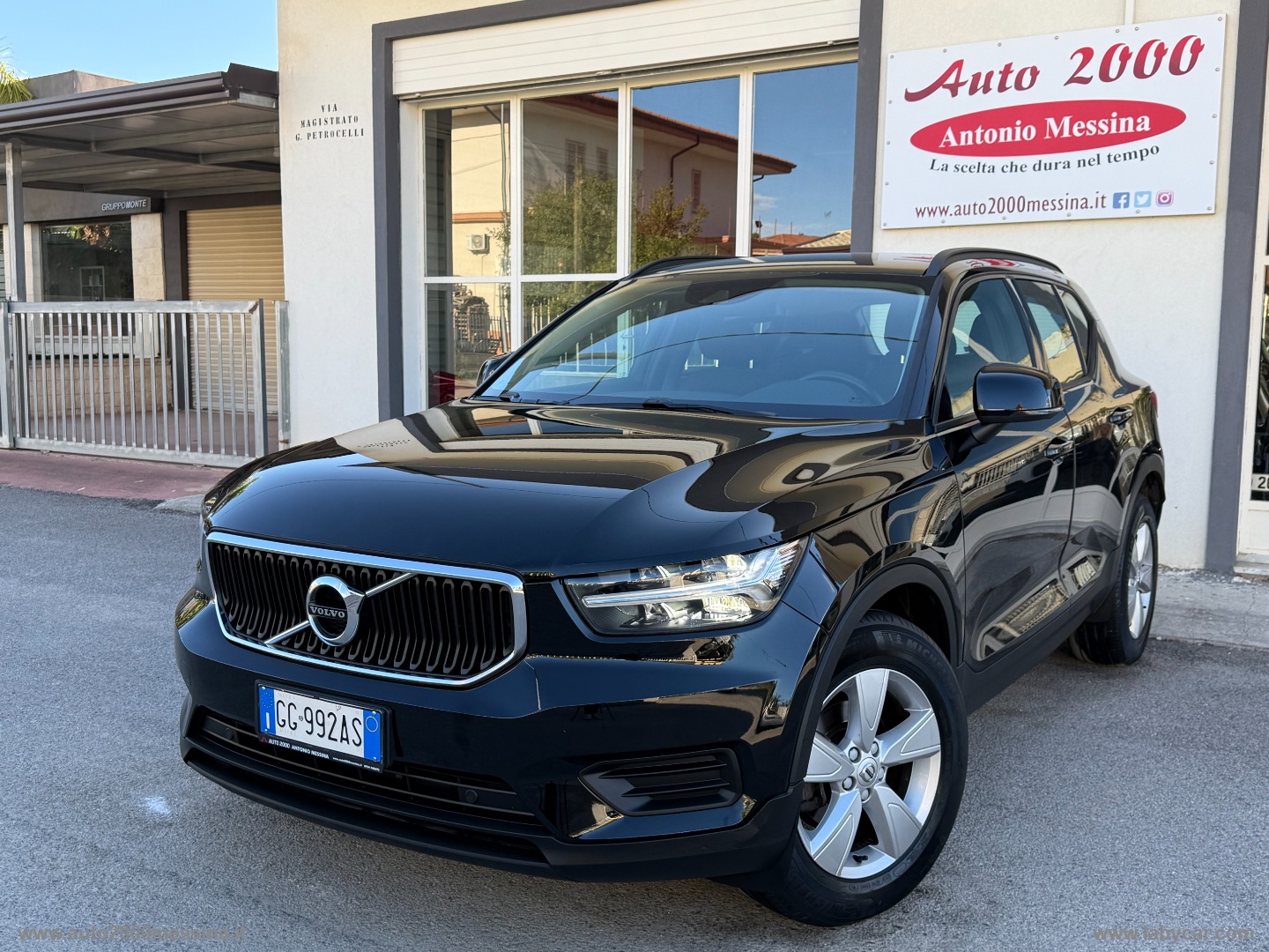 VOLVO XC40