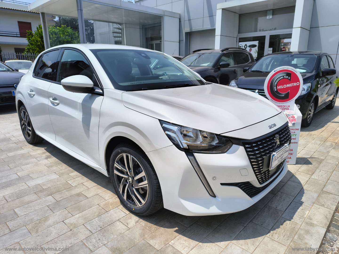 PEUGEOT 208