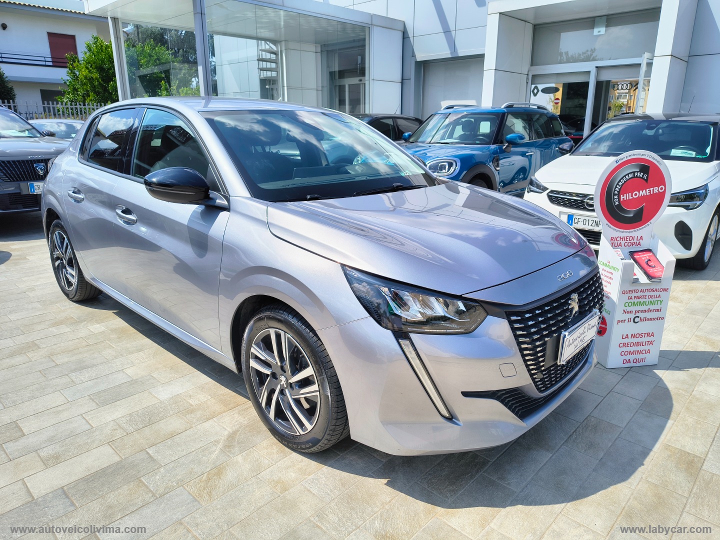 PEUGEOT 208