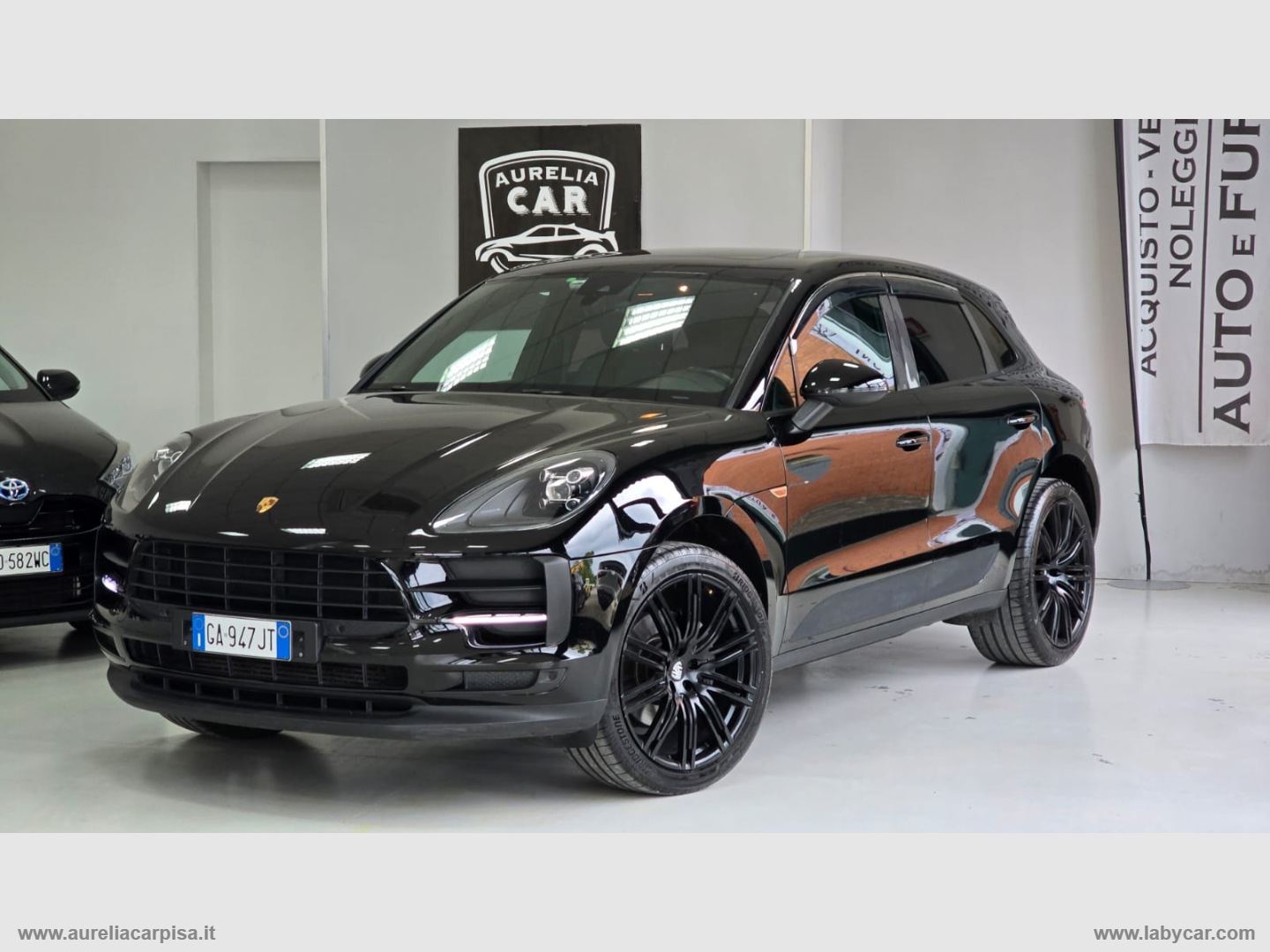 PORSCHE Macan