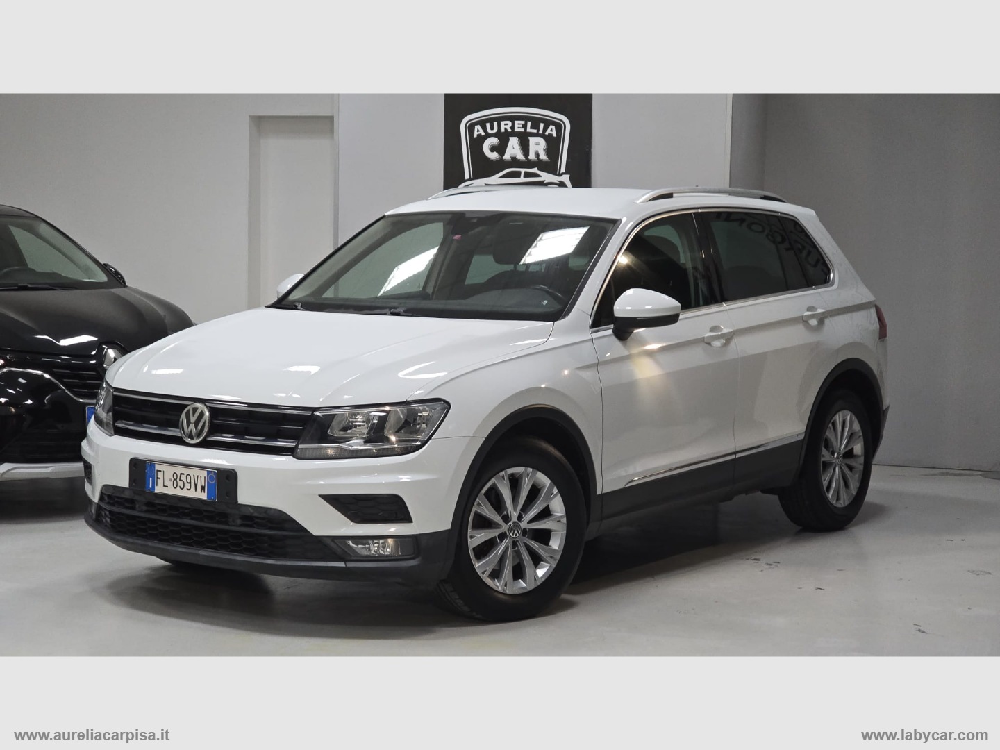 VOLKSWAGEN Tiguan