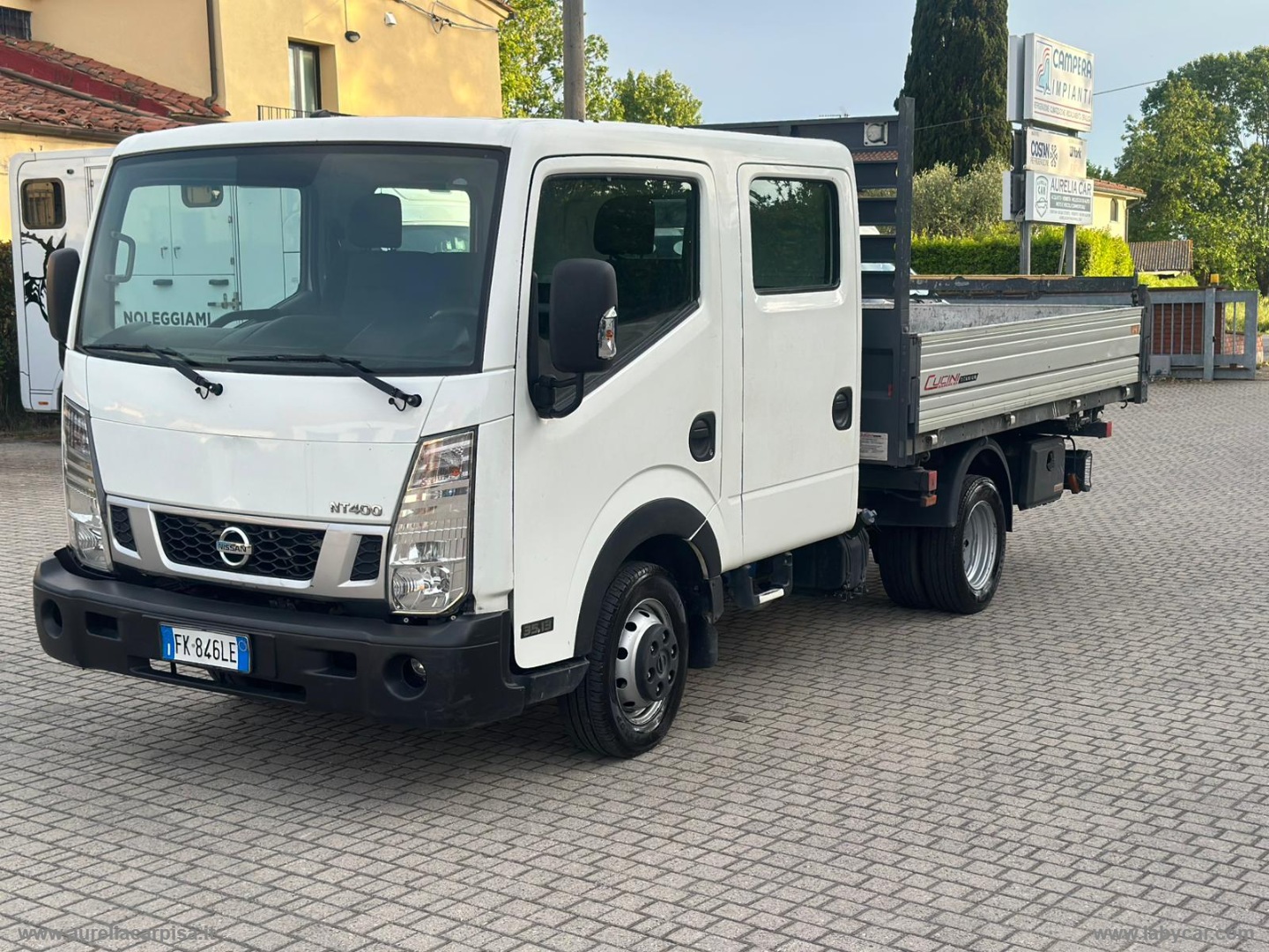 NISSAN 