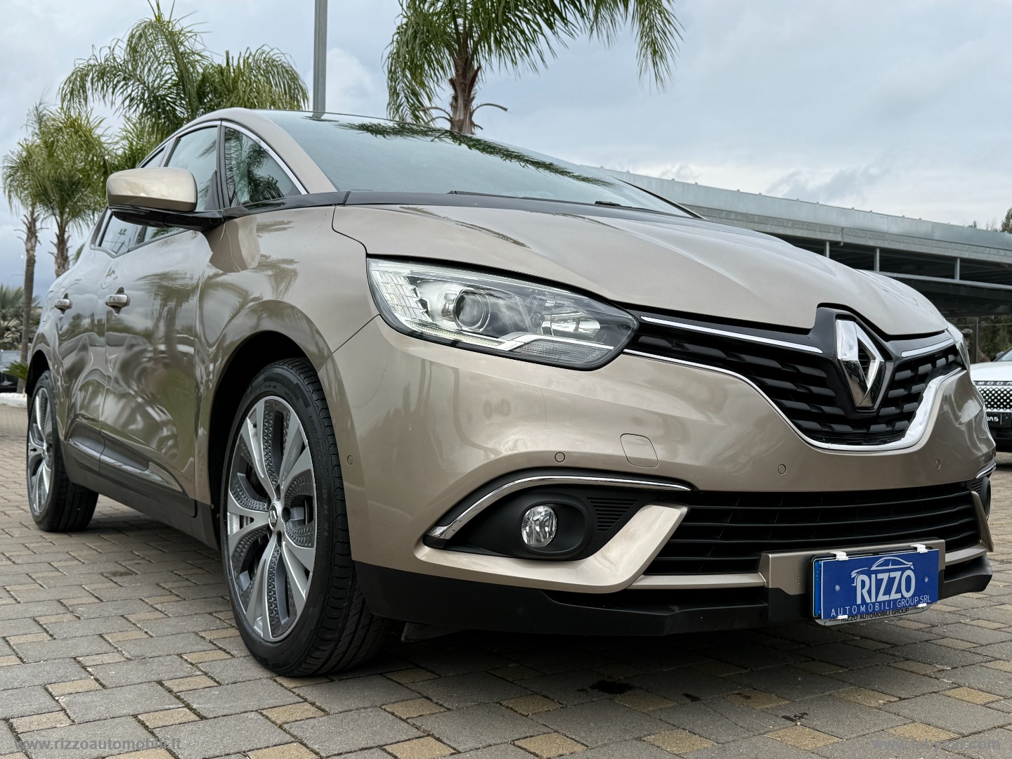 RENAULT Scénic
