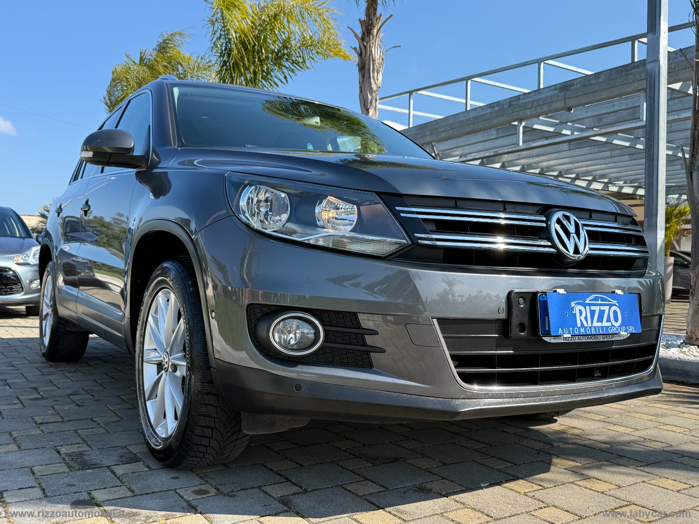 VOLKSWAGEN Tiguan