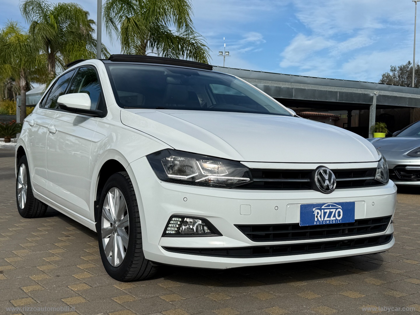 VOLKSWAGEN Polo