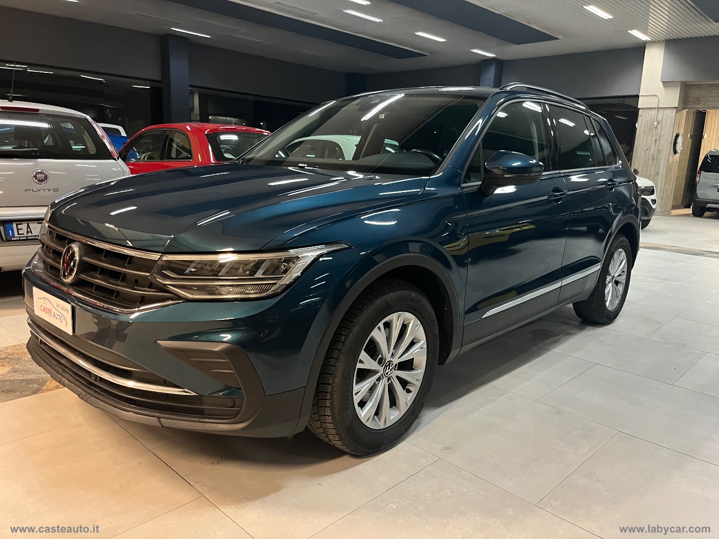 VOLKSWAGEN Tiguan