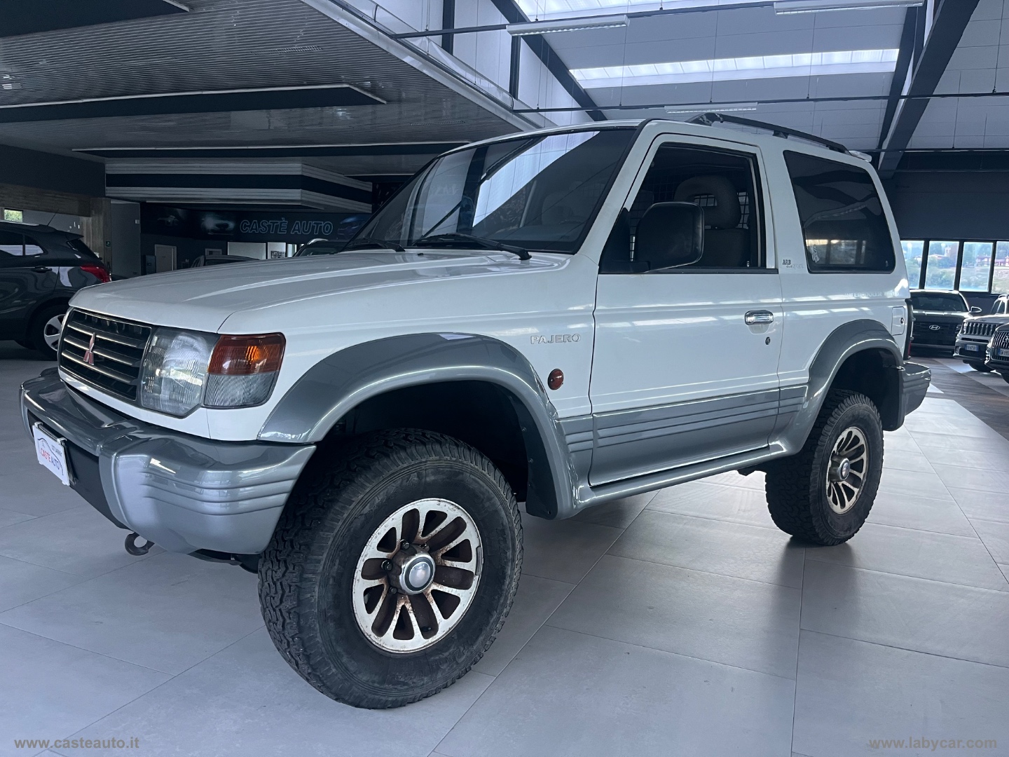MITSUBISHI Pajero