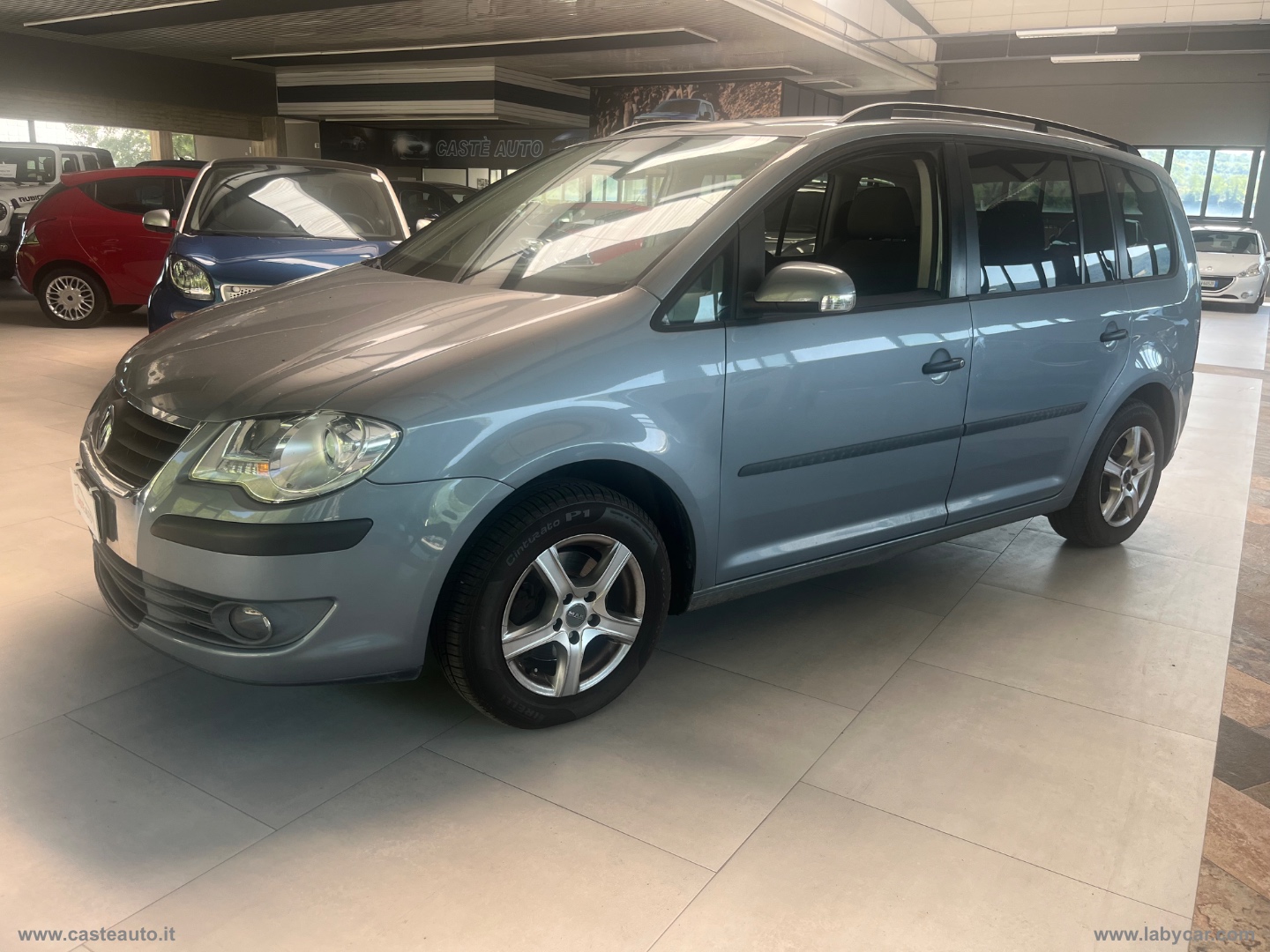 VOLKSWAGEN Touran