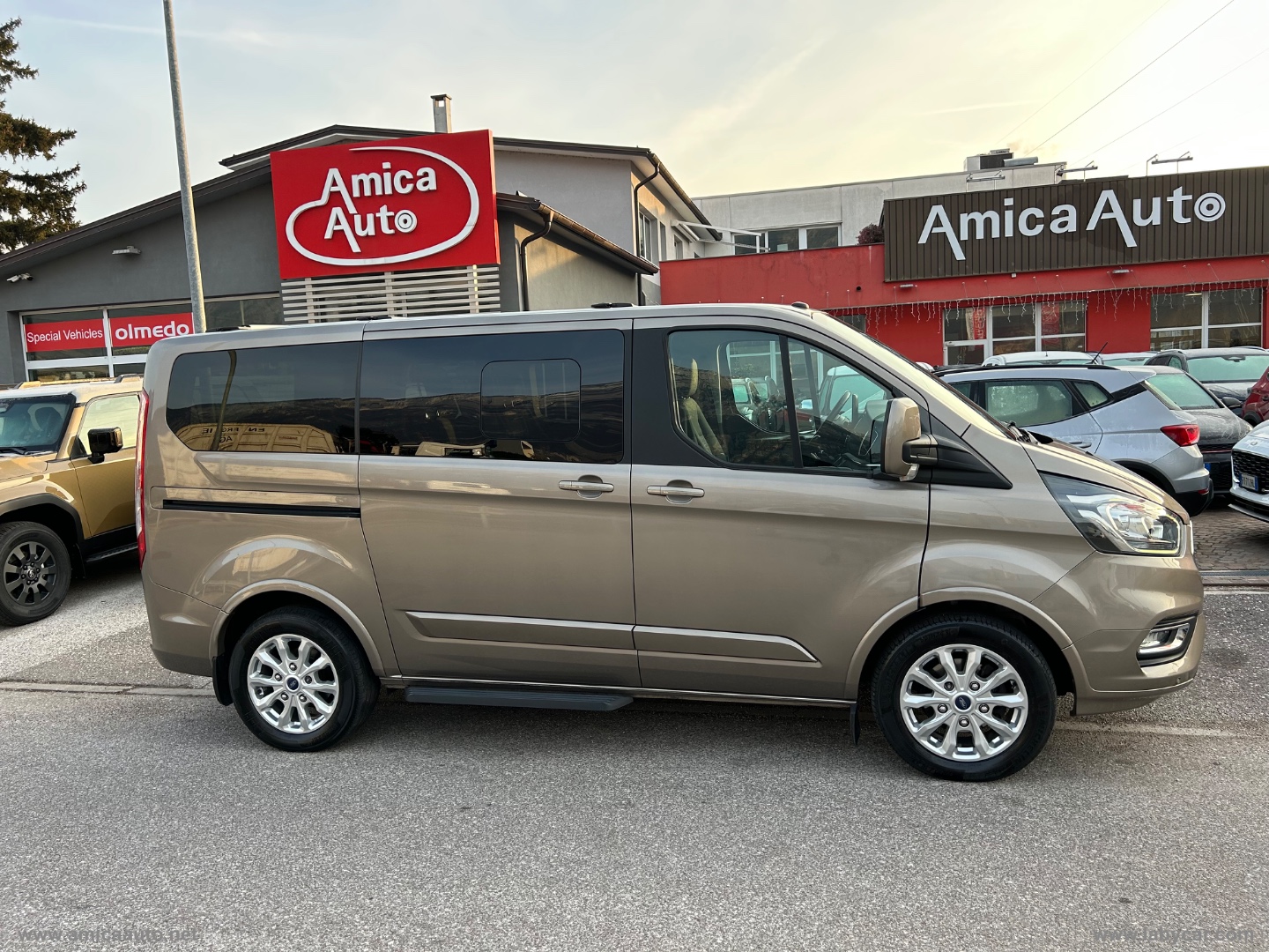 Tourneo Custom 310 2.0 TDCi 130 PC Tit. sedili girevoli + sedili riscaldati + 8 posti + barre  
