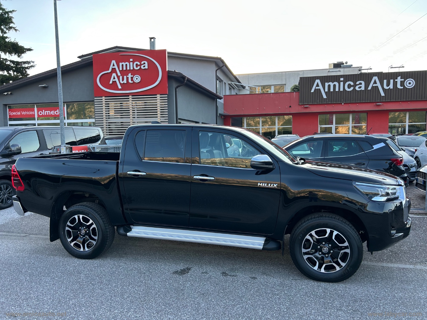 TOYOTA Hilux