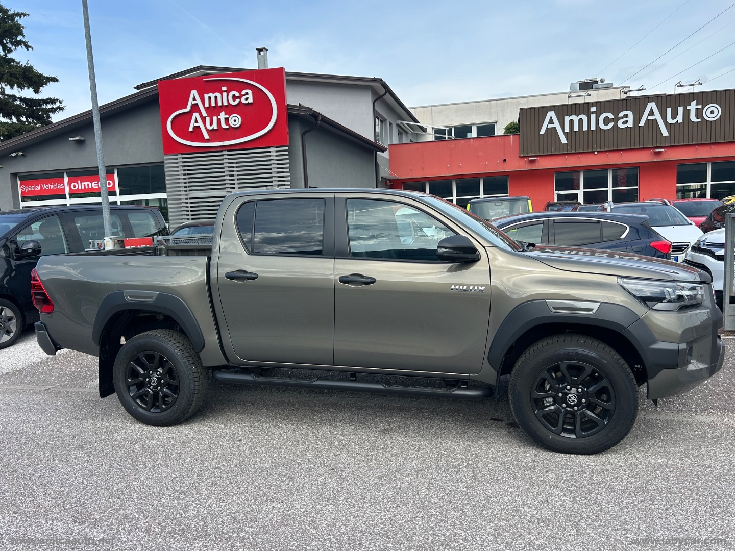 TOYOTA Hilux