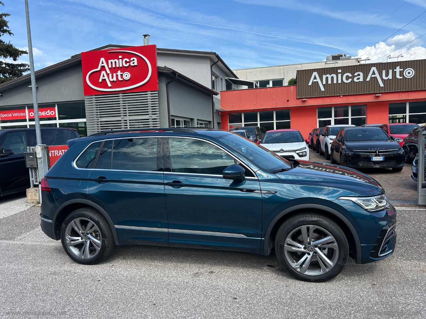 VOLKSWAGEN Tiguan