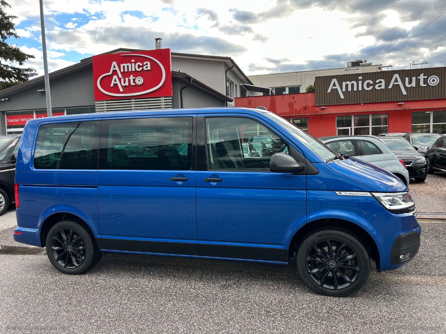 VOLKSWAGEN Multivan
