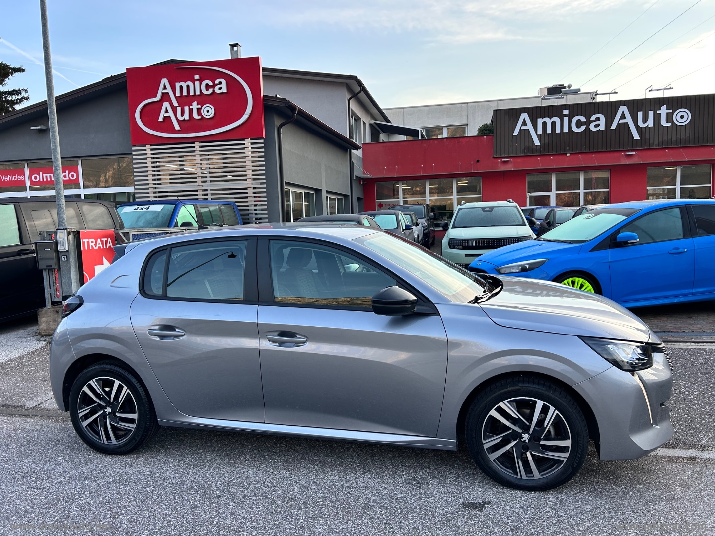 PEUGEOT 208