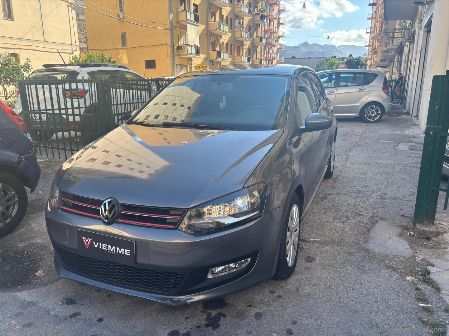 VOLKSWAGEN Polo