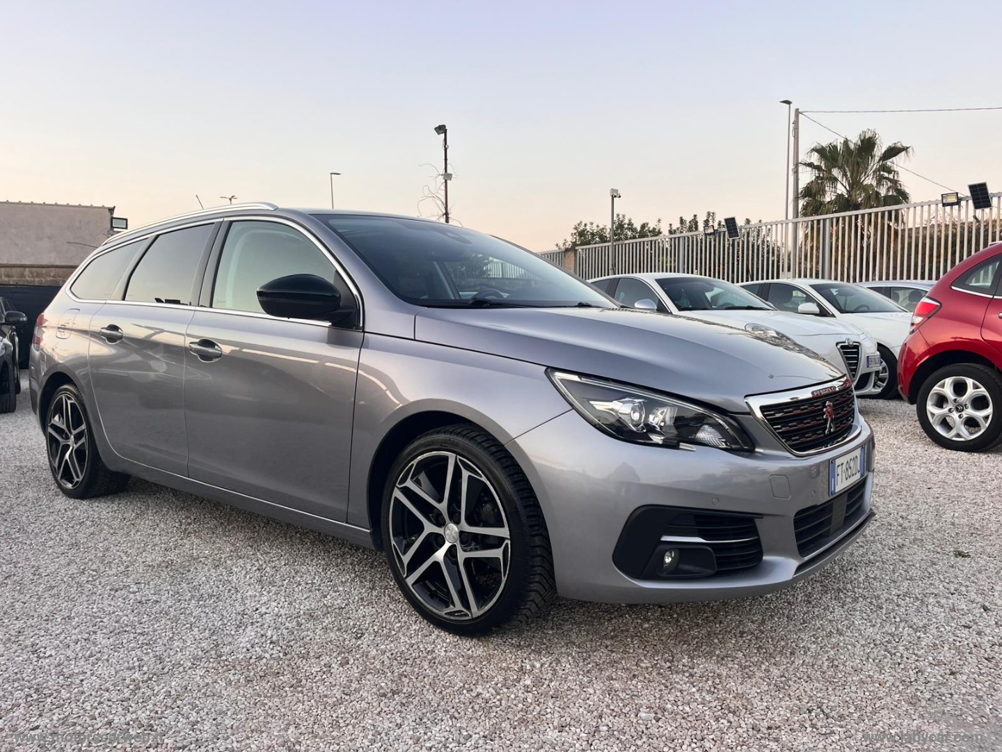PEUGEOT 308
