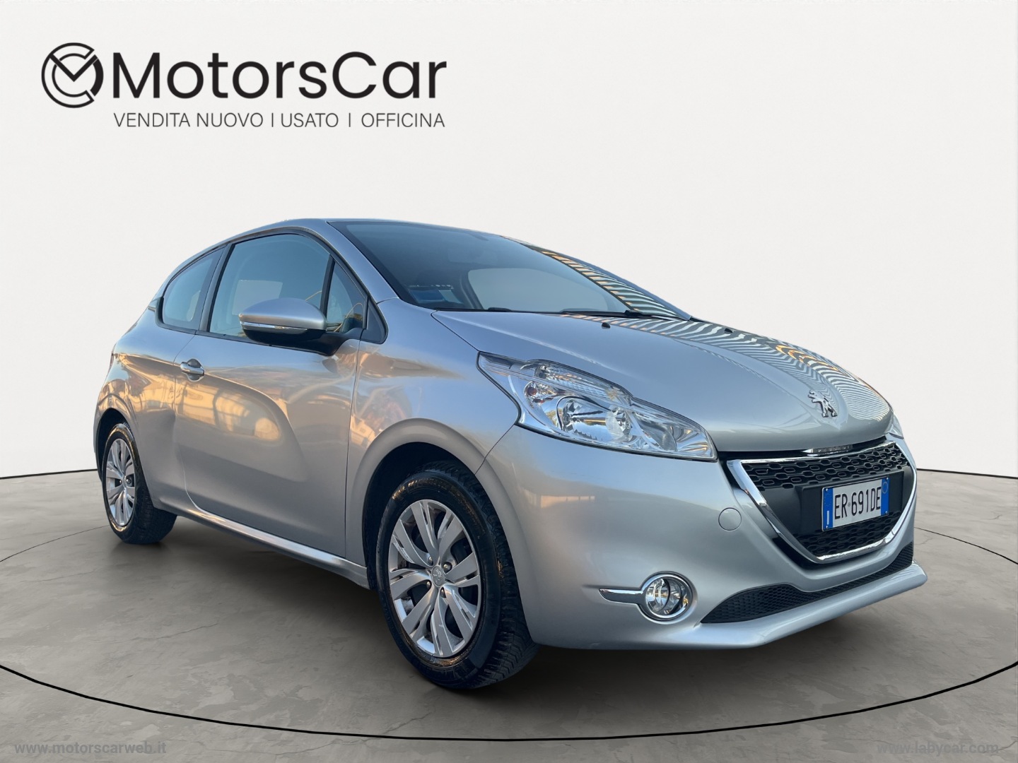 PEUGEOT 208