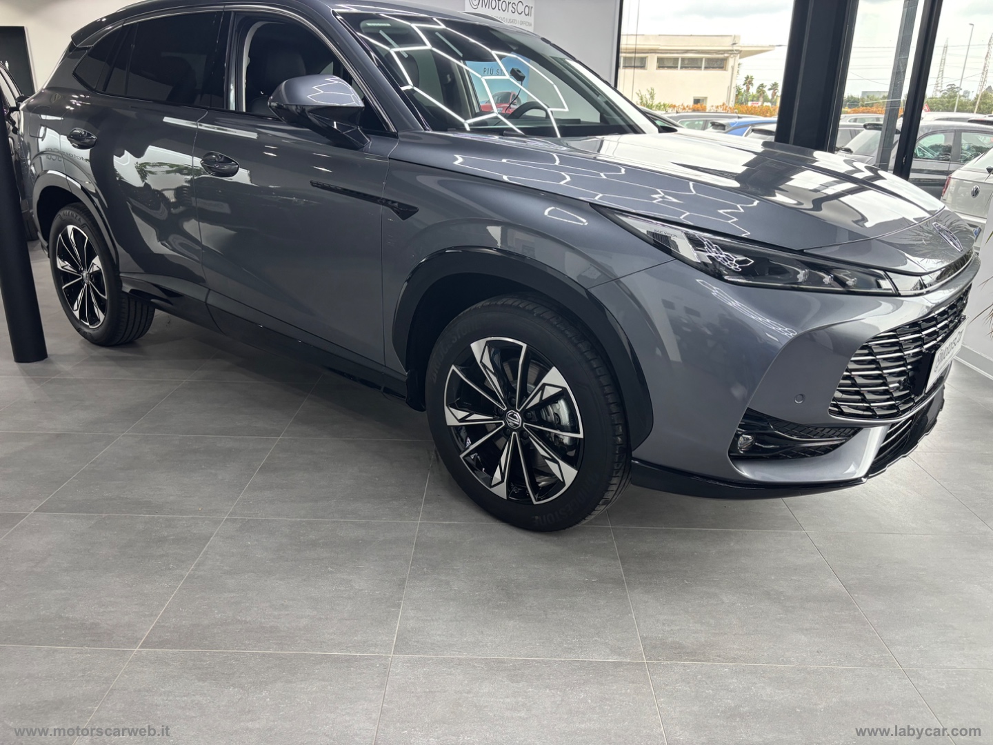 HS 1.5 PHEV Luxury