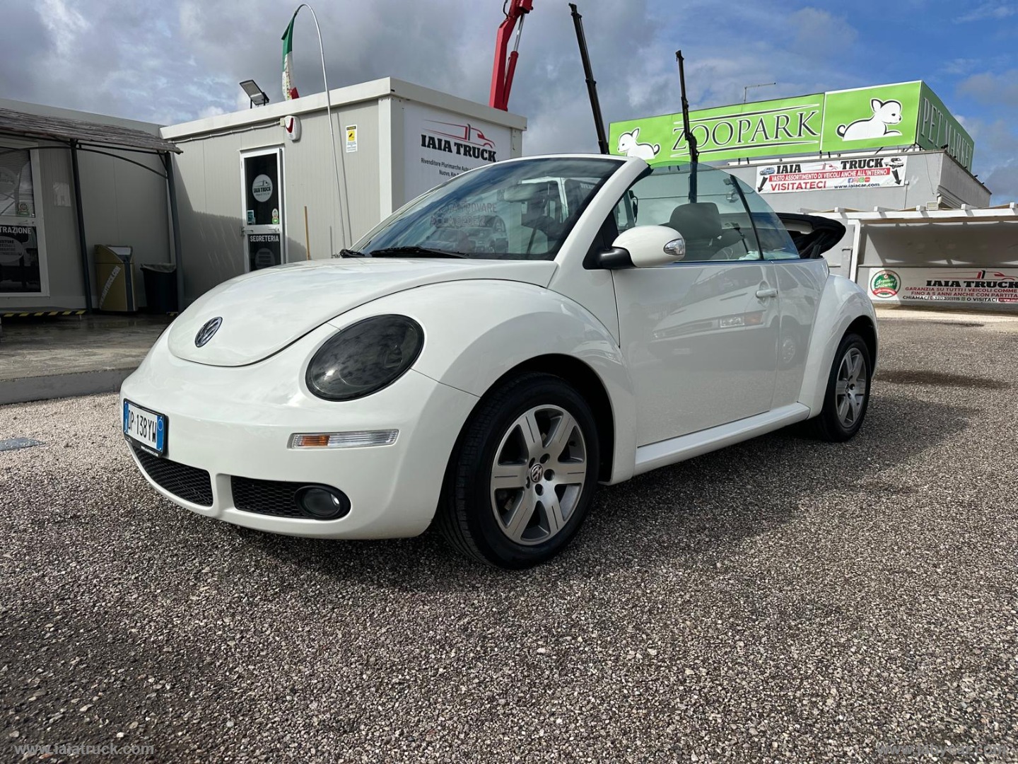 VOLKSWAGEN New Beetle CABRIO