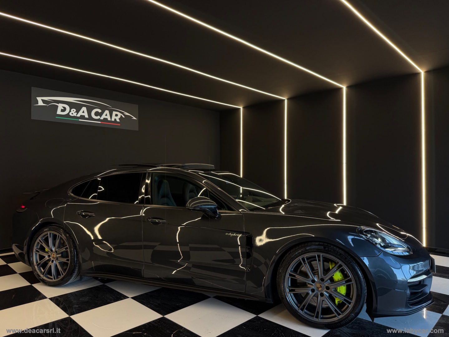 PORSCHE Panamera