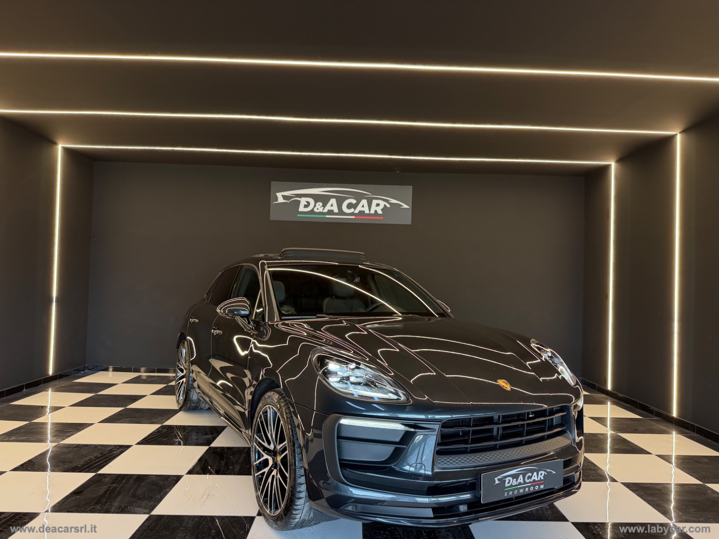 PORSCHE Macan