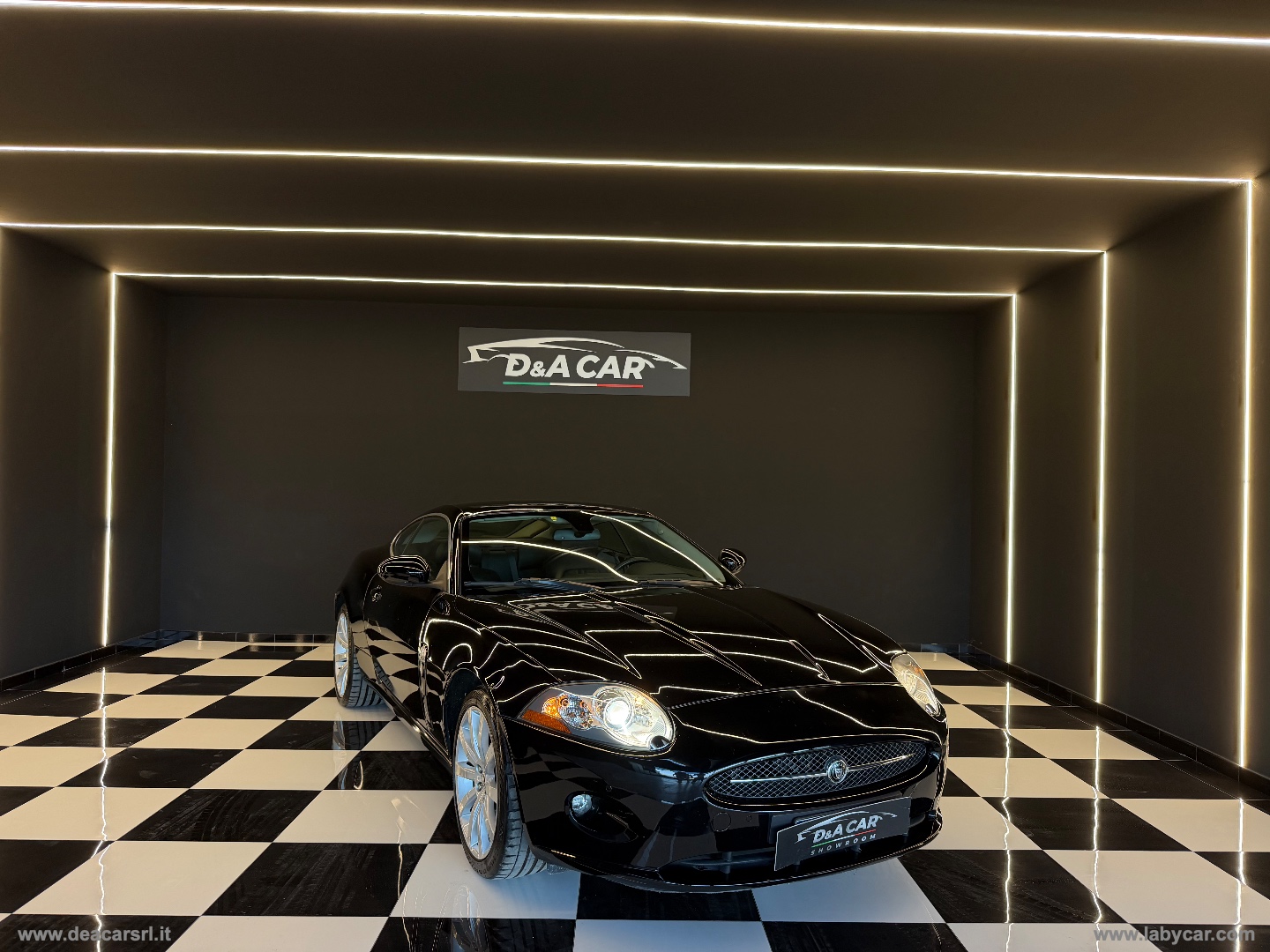 JAGUAR XK 4.2 V8 Coupé                                                        