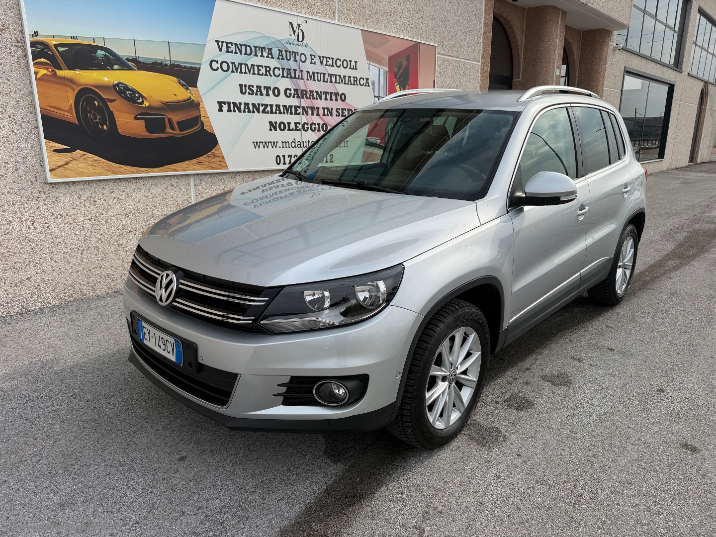 VOLKSWAGEN Tiguan