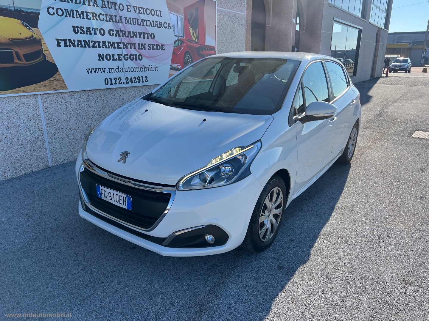 PEUGEOT 208
