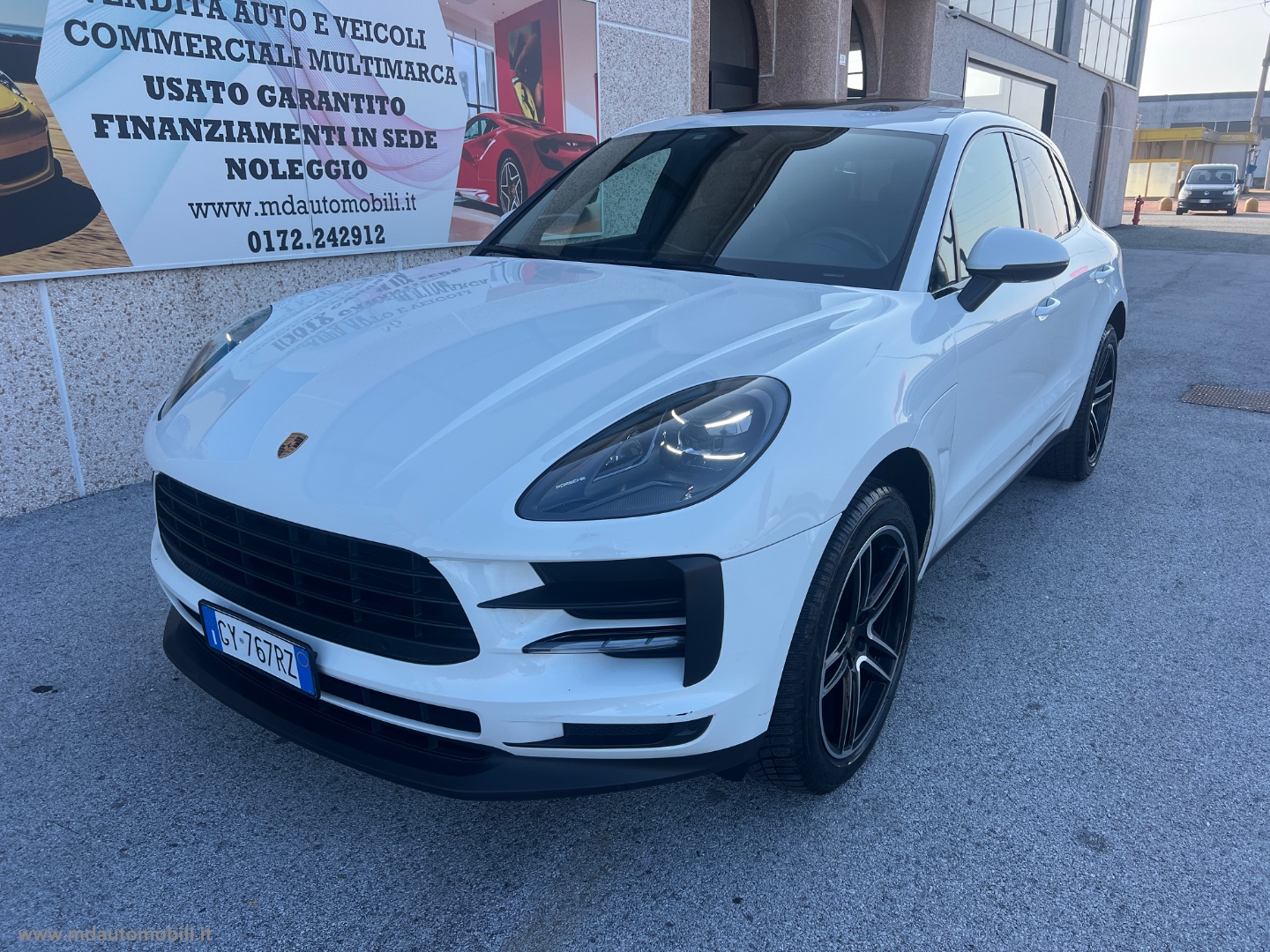 PORSCHE Macan