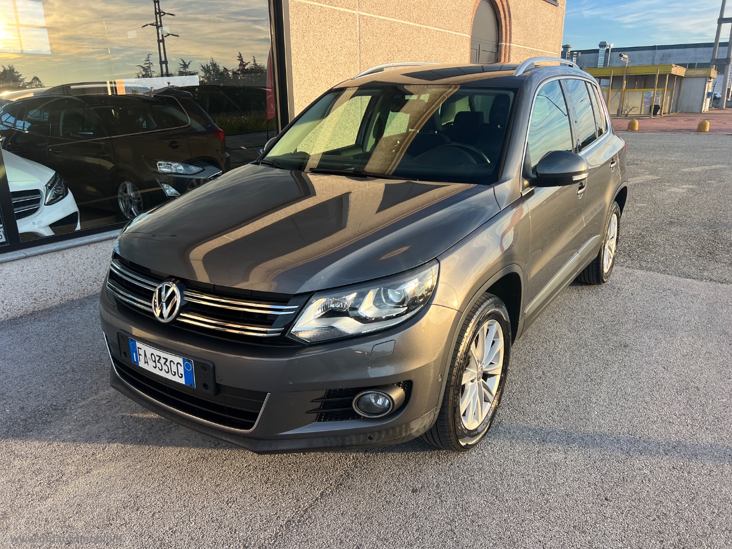 VOLKSWAGEN Tiguan