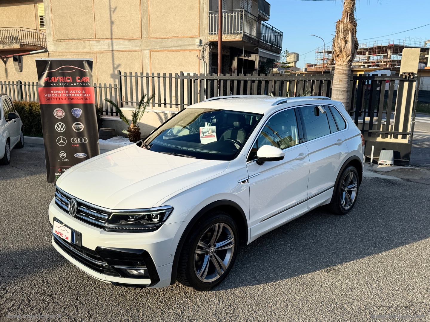 VOLKSWAGEN Tiguan