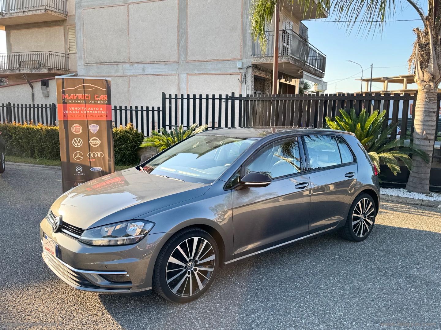 VOLKSWAGEN Golf