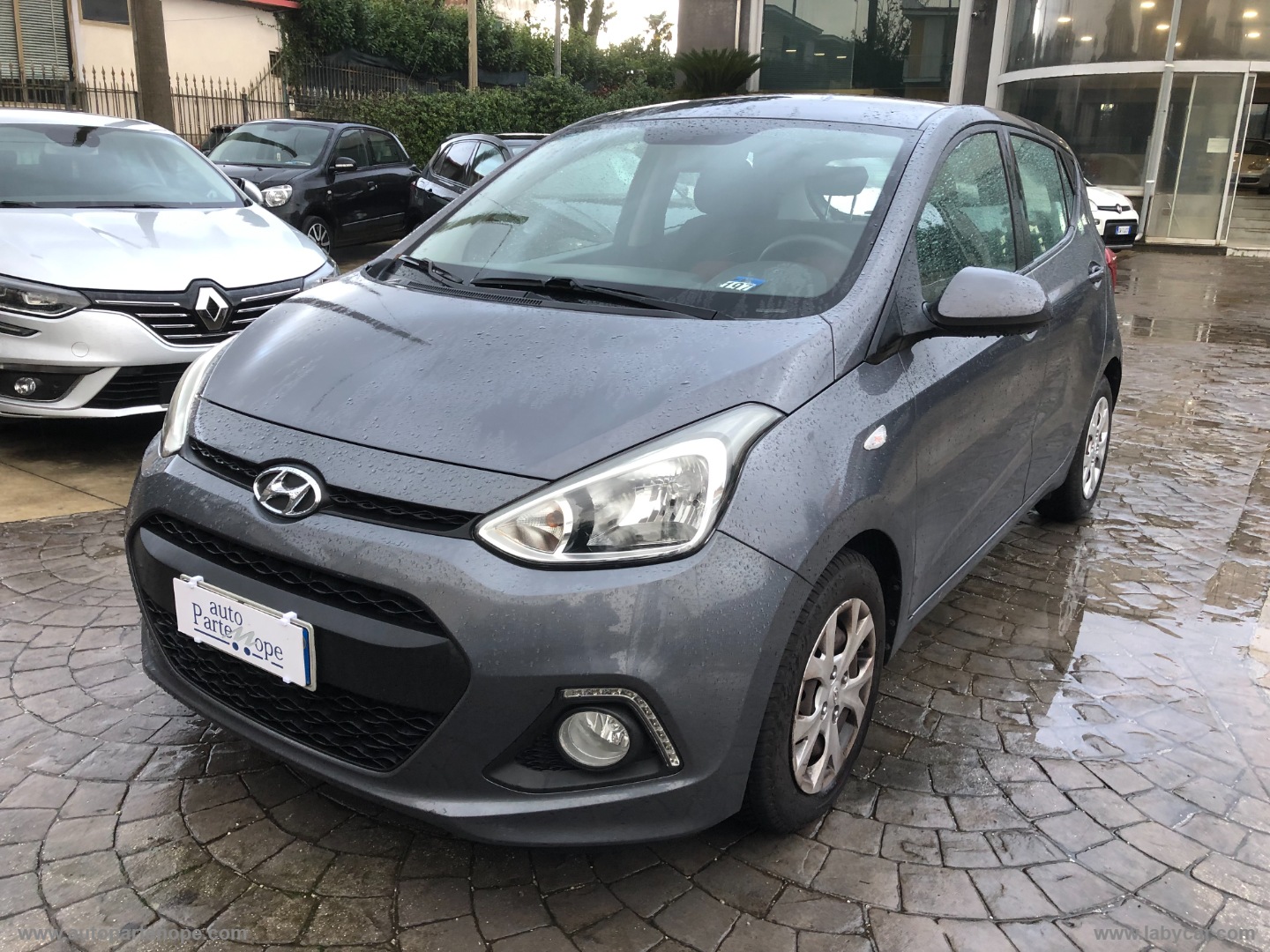 HYUNDAI i10