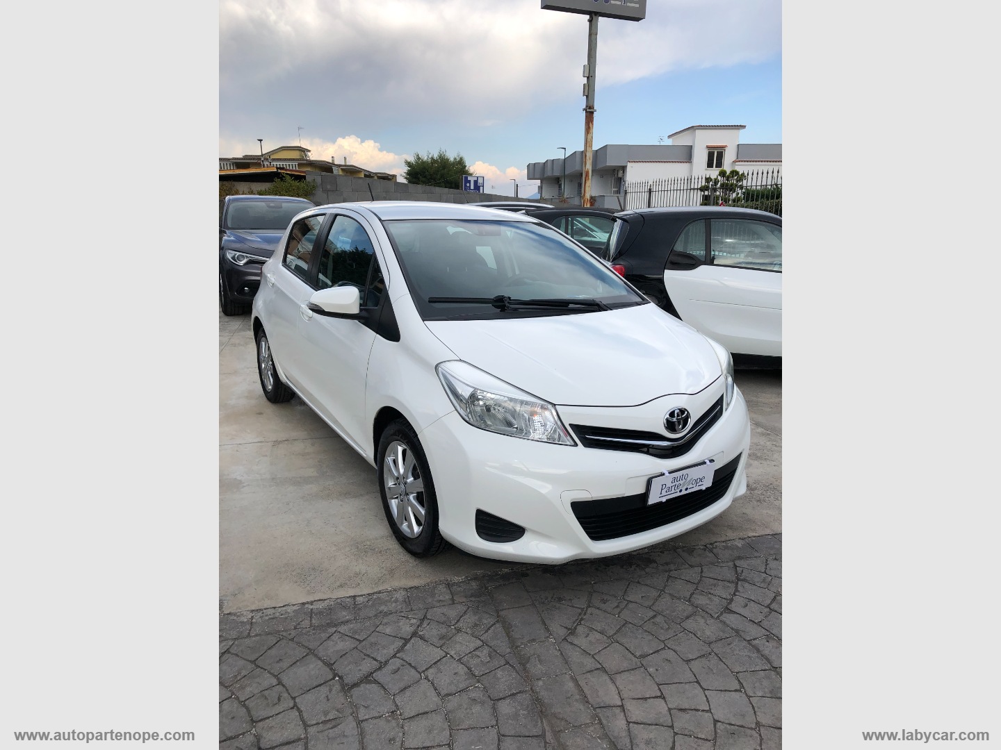 TOYOTA Yaris