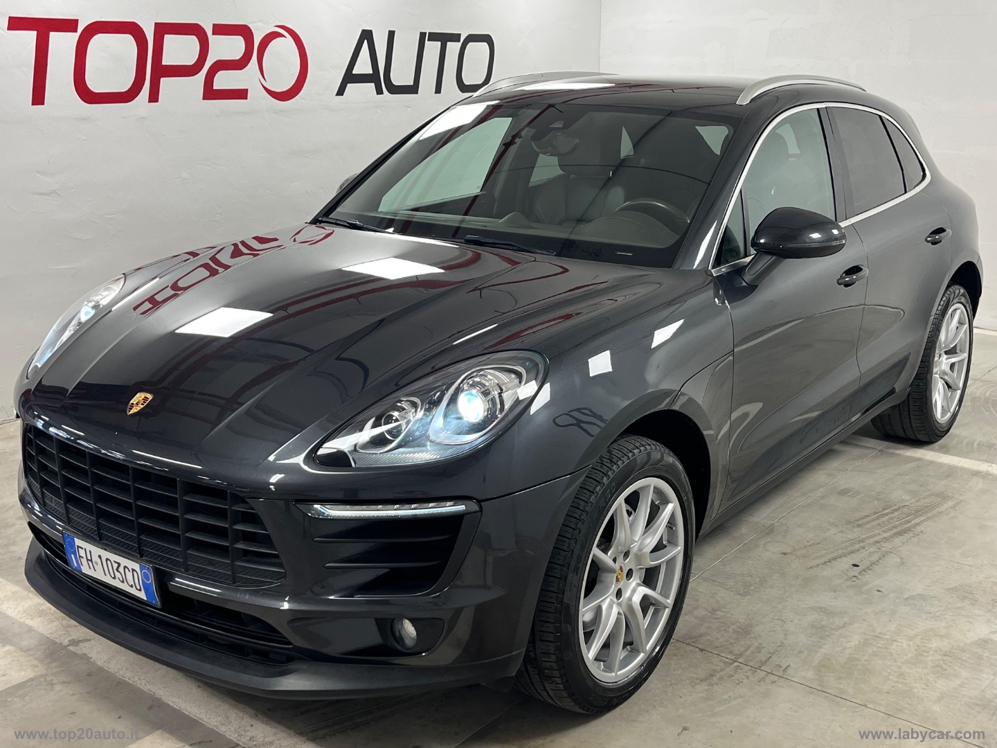 PORSCHE Macan