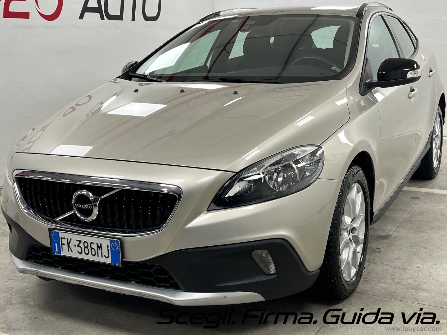VOLVO V40 Cross Country