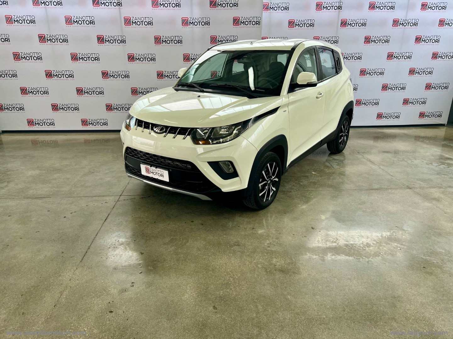 MAHINDRA KUV100