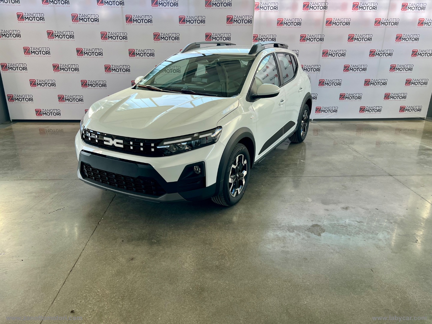 Sandero Stepway Eco-G 120CV Expression PRONTA CONSEGNA                                        