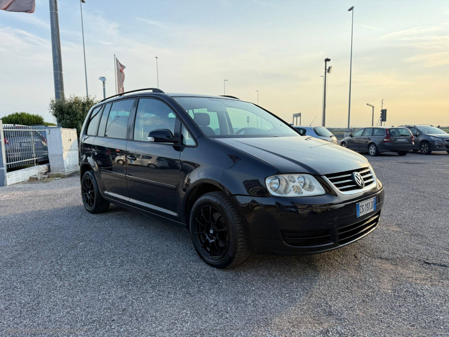 VOLKSWAGEN Touran