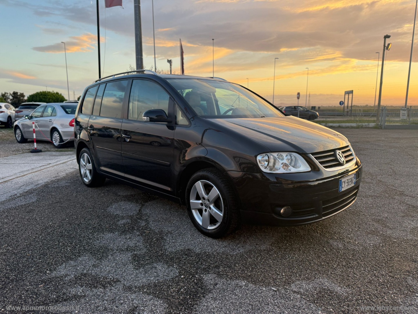 VOLKSWAGEN Touran