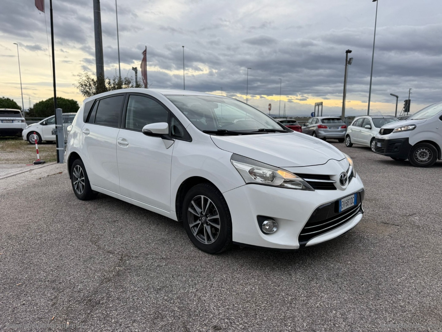 TOYOTA Verso