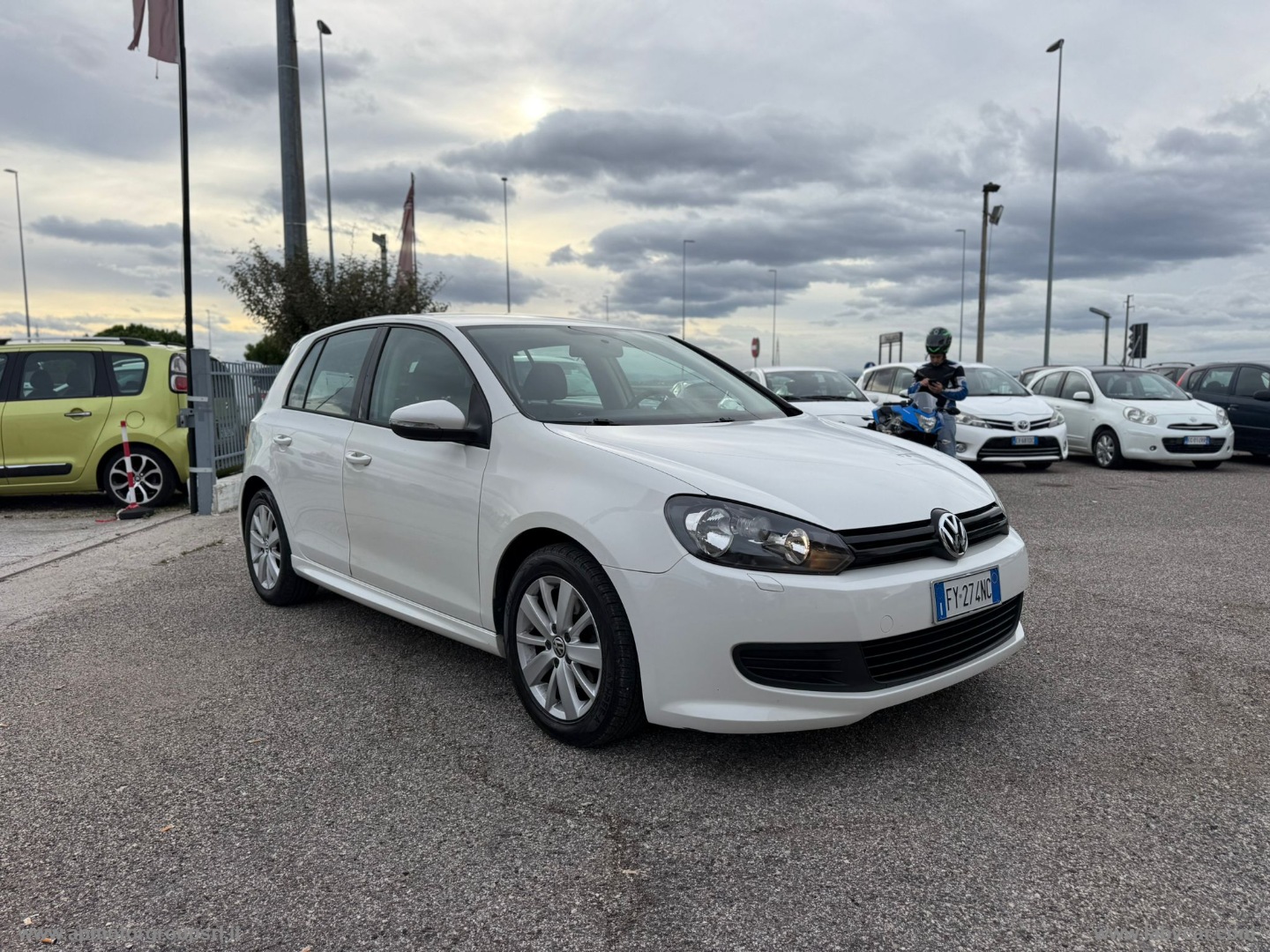 VOLKSWAGEN Golf
