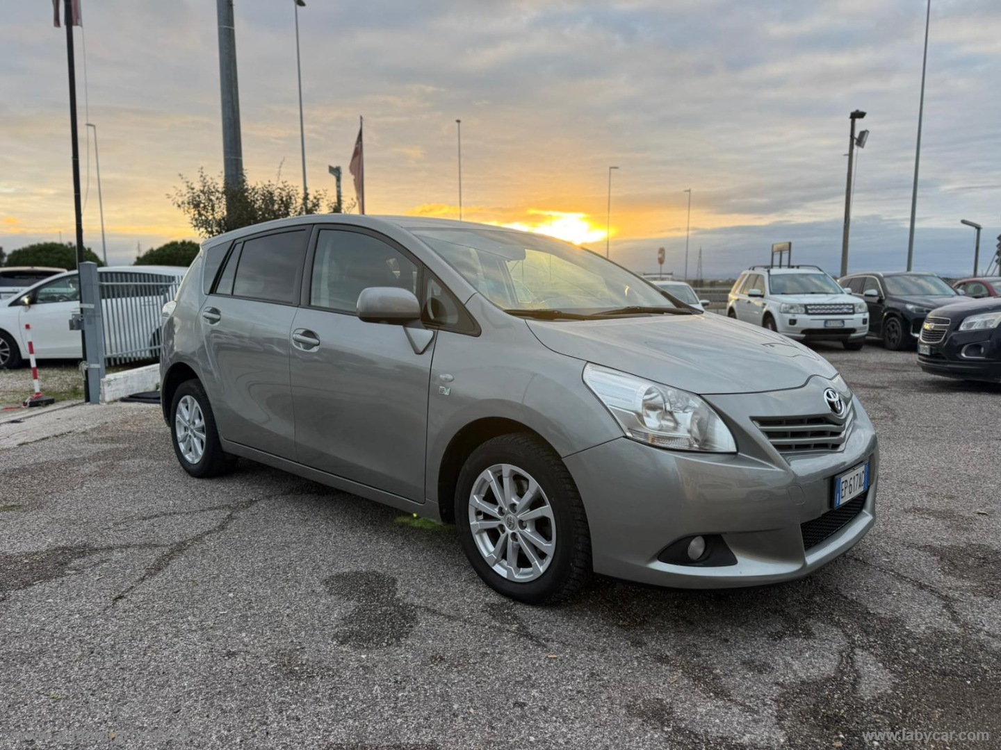 TOYOTA Verso